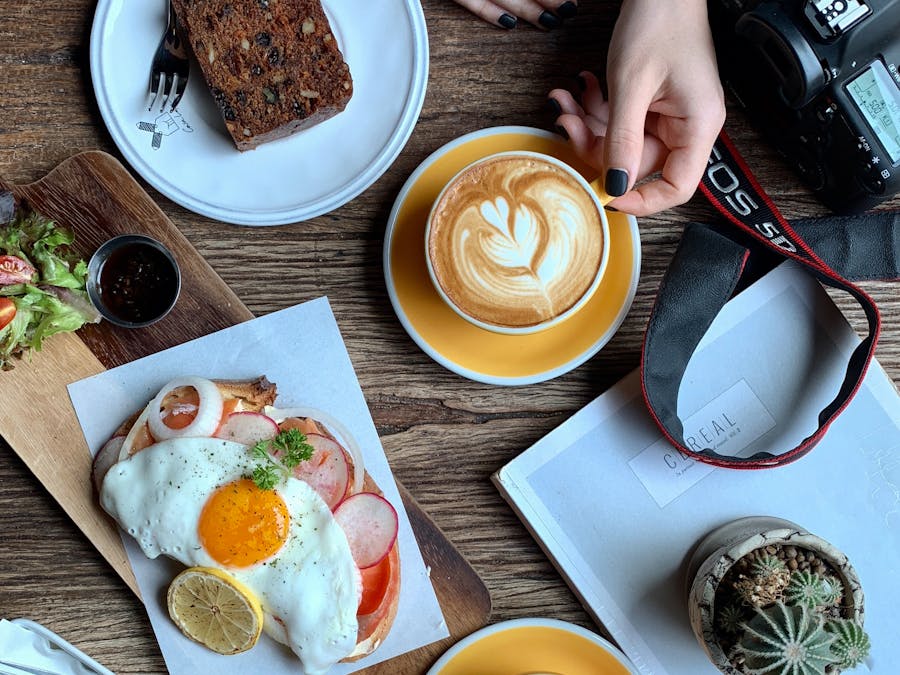 Is it OK to have 4 eggs a day?