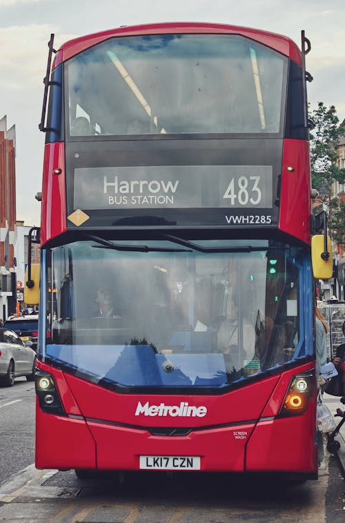 Gratis arkivbilde med 483 buss, london busser, london busstopp