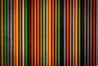 葡萄牙里斯本的墙壁上，色彩缤纷、充满活力的条纹图案