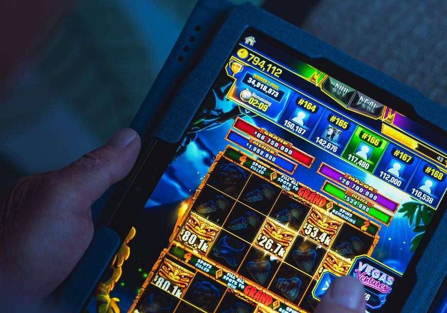 Online Casino: Spielautomaten und Live-Spiele im Überblick