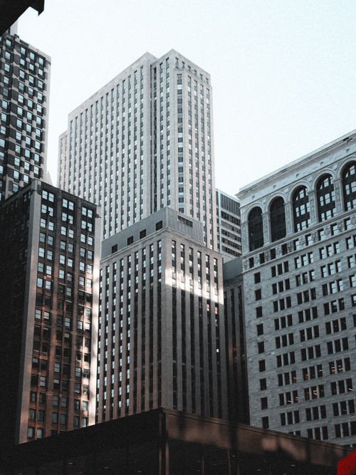 Free Low-angle view of Chicago skyscrapers showcasing modern urban architecture. Stock Photo
