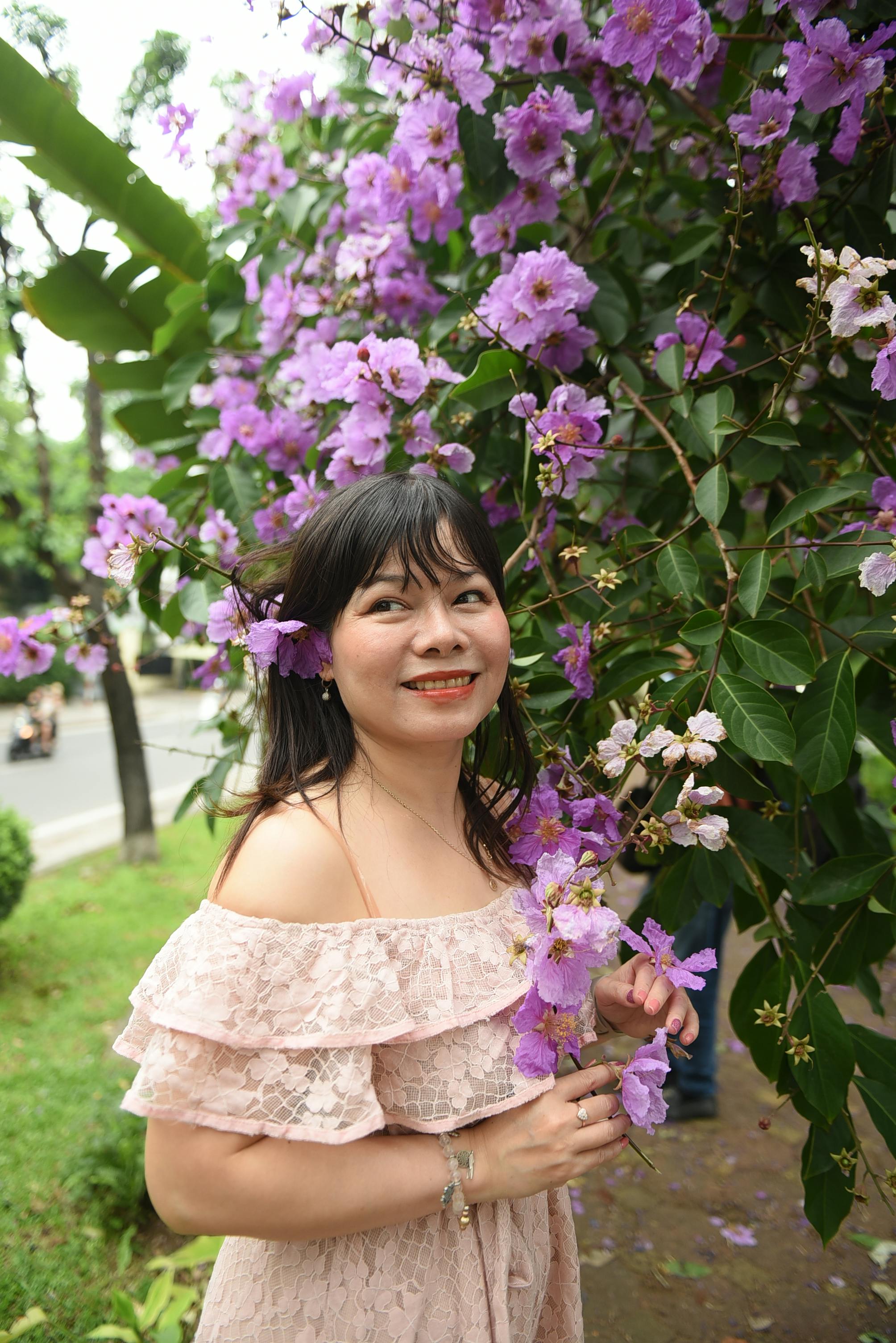 Person writing at a desk, surrounded by tech and notes, illustrating SEO copywriting rules