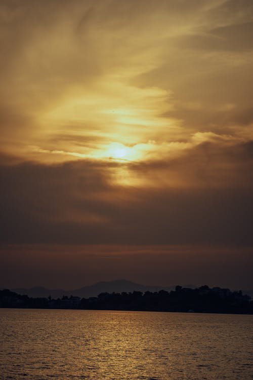 Darmowe zdjęcie z galerii z ciemny, jasny, jezioro