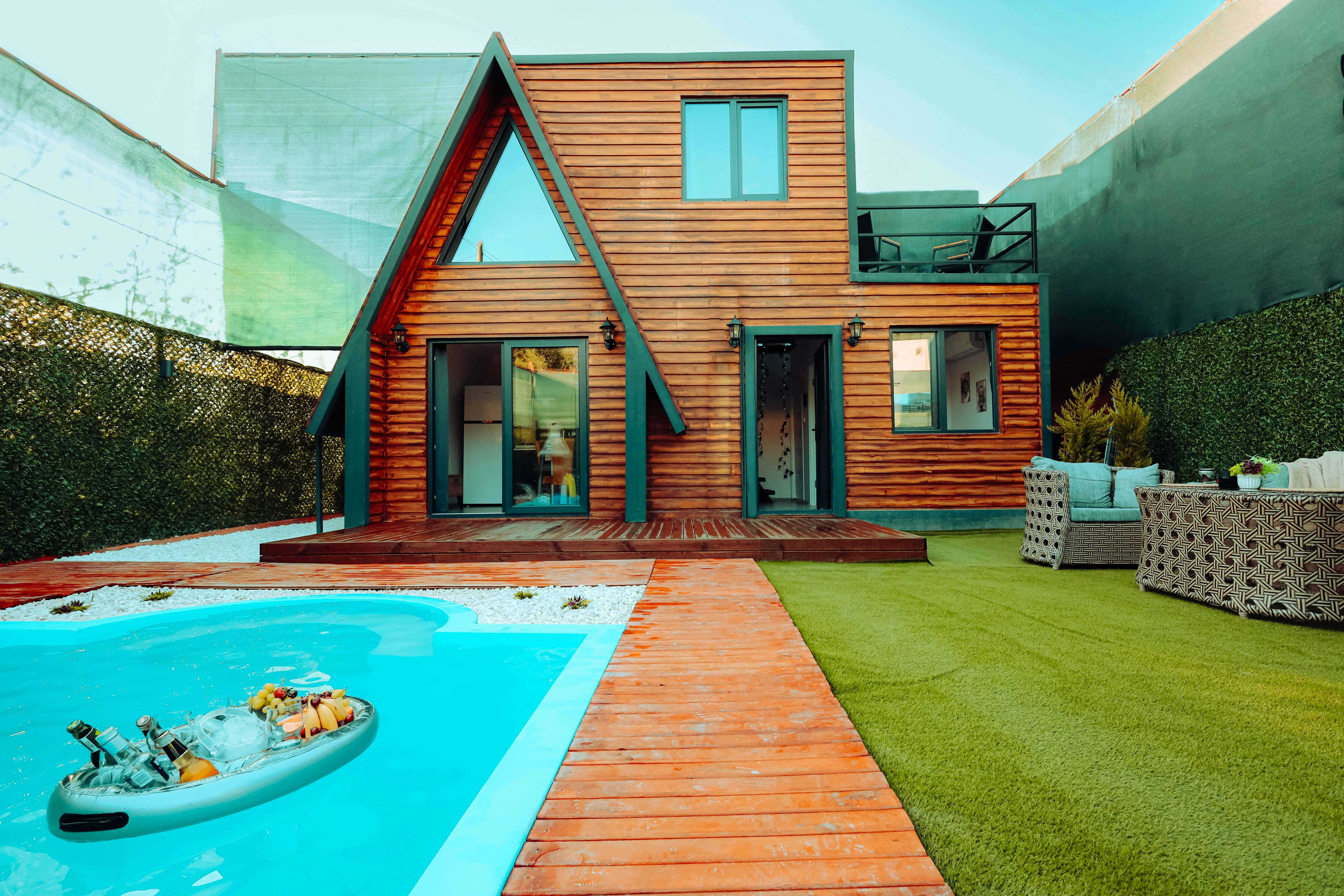 Stunning backyard with synthetic grass and swimming pool
