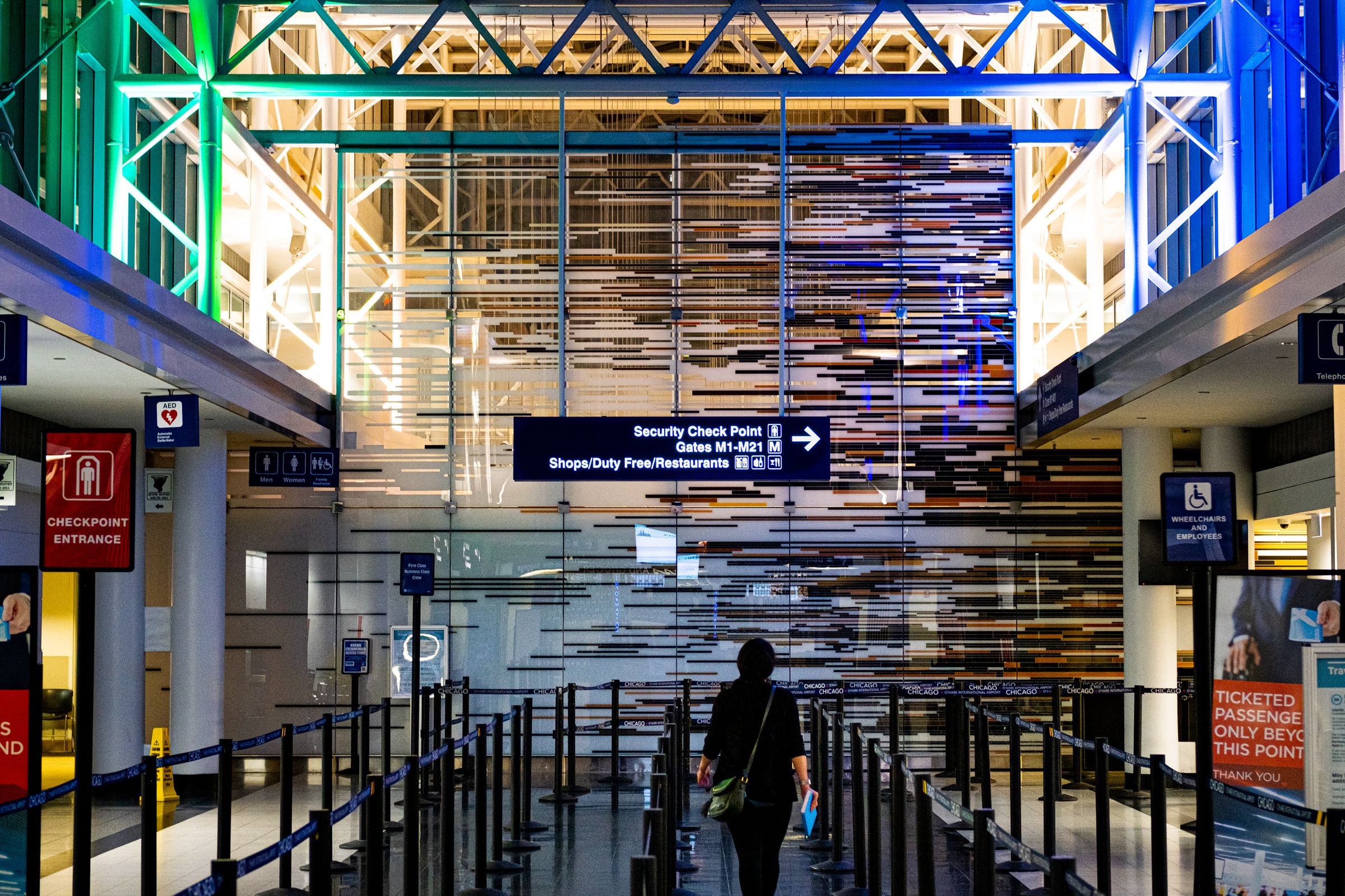 TSA Workers Unpaid for a Month. Airport Lines Hit 5 Hours.