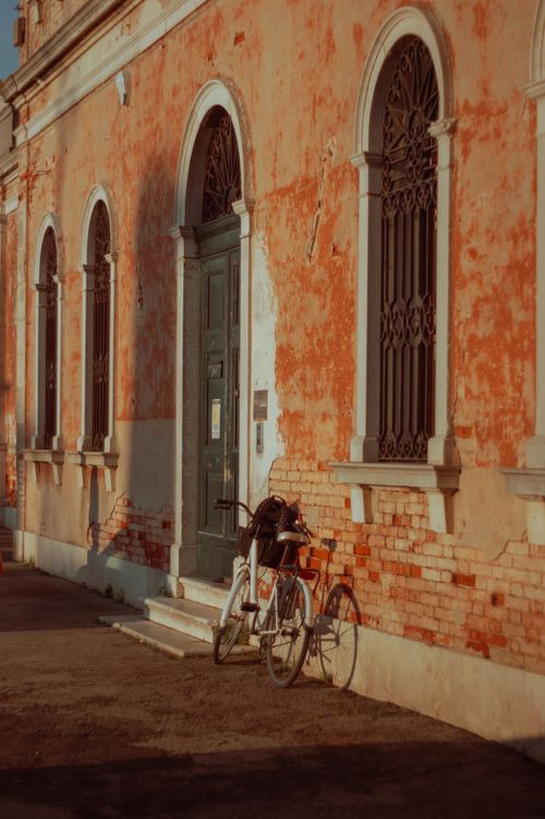 Free Beautiful vintage building exterior with bicycle in Lido, Italy. Perfect for travel and architecture themes. Stock Photo