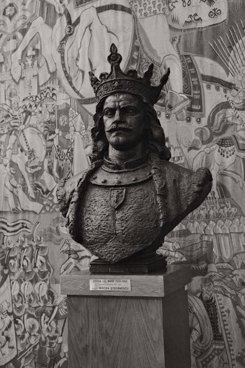 A bust of king person in the royal gallery