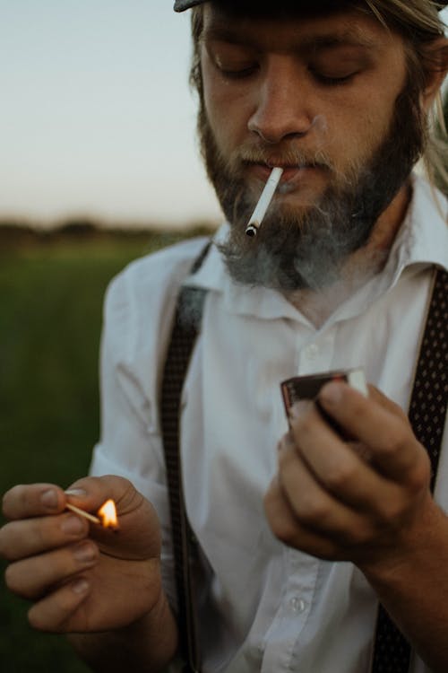 Ingyenes stockfotó cigaretta, dohányzik, egyezés témában