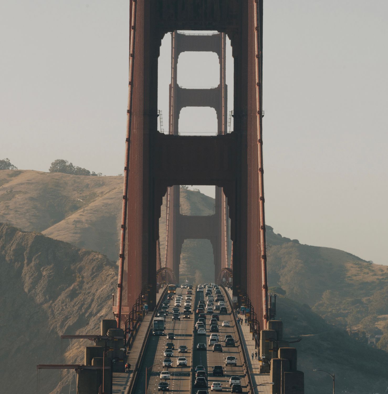 Traffic on the Golden Gate Bridge · Free Stock Photo