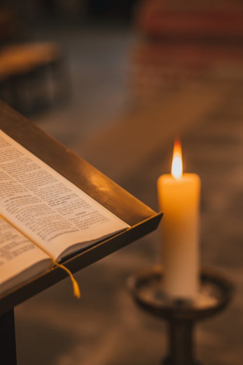 Ingyenes stockfotó beltéri, Biblia, csendélet témában