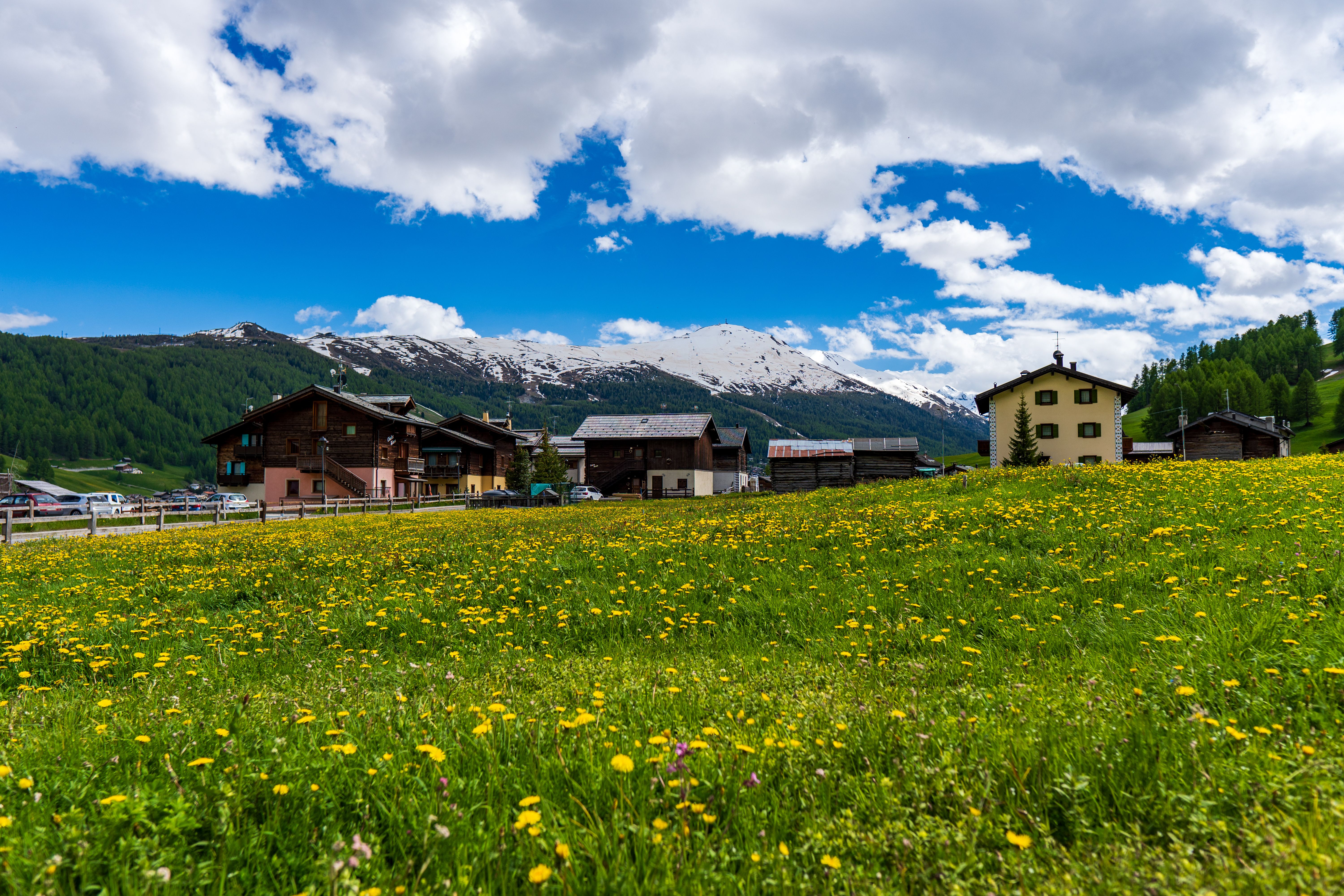 Scenic View of a Village in the Mountains · Free Stock Photo