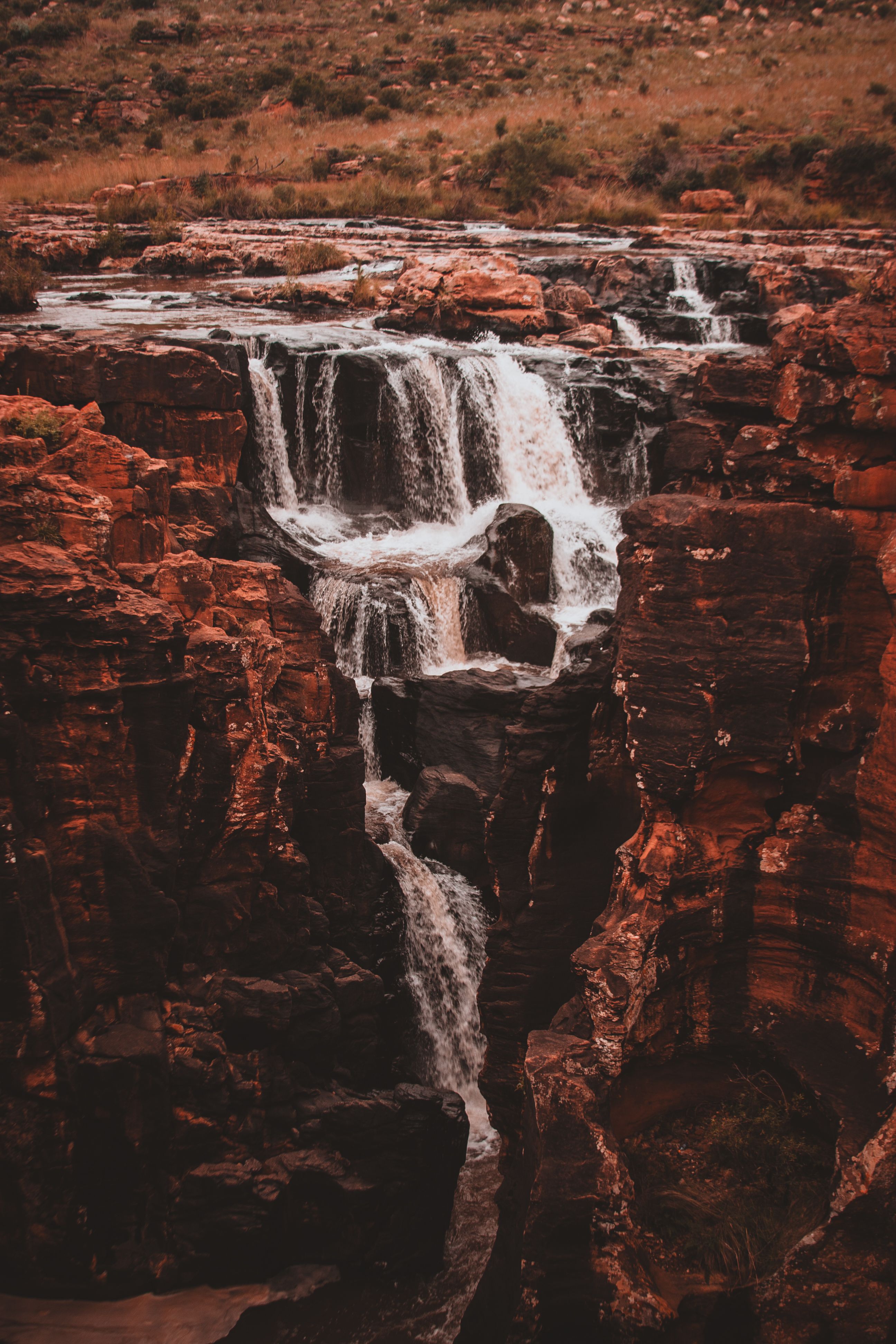 Schlaglöcher im Straßenverkehr: Ursachen, Schäden und Haftungsfragen