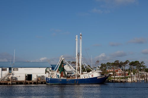 Darmowe zdjęcie z galerii z kuter rybacki, łódź, maszt