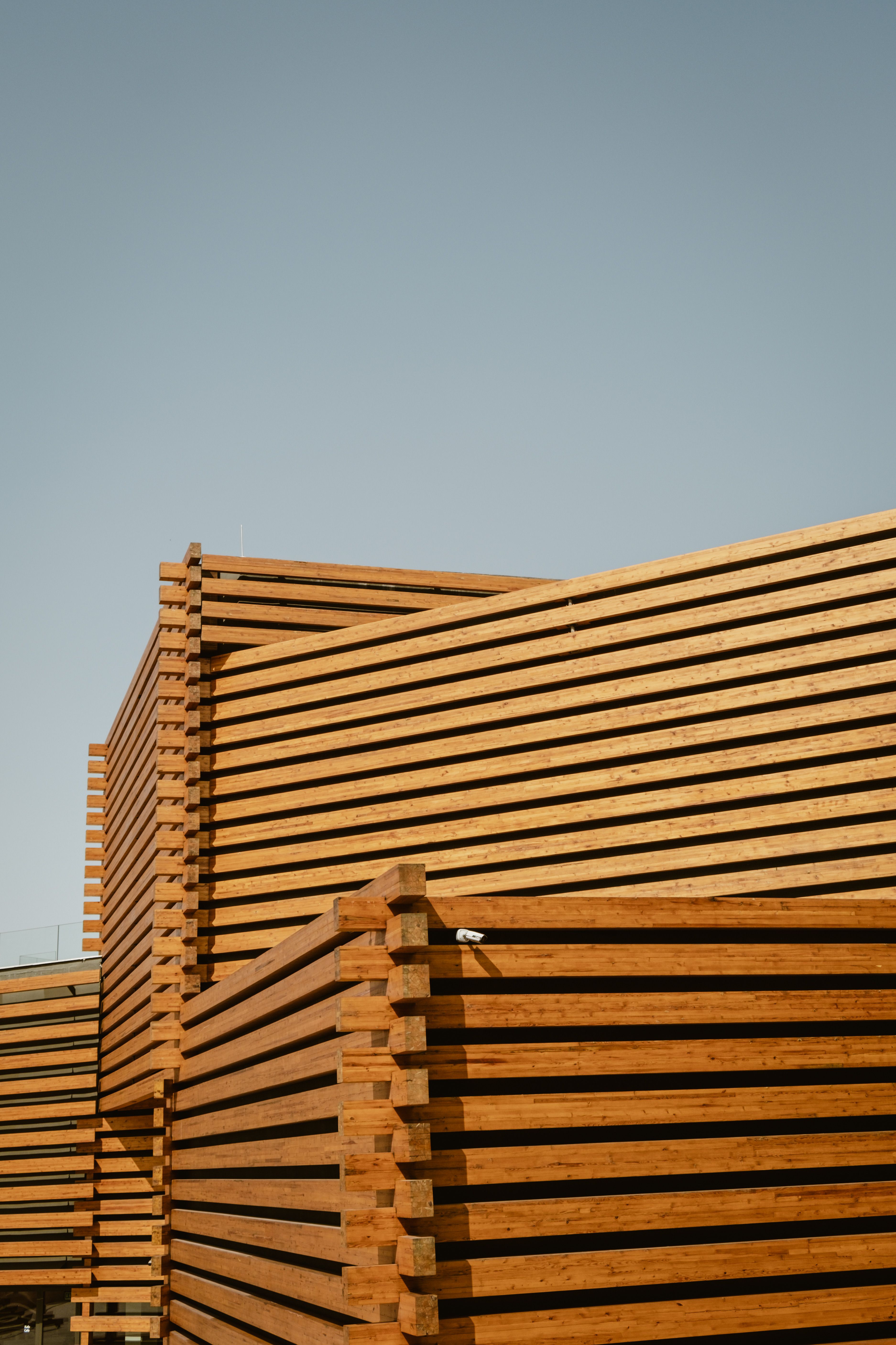 A building with wooden slats on it · Free Stock Photo