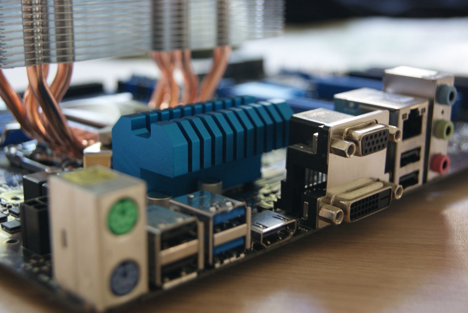 Placas de circuito e componentes internos de computadores de alto desempenho.