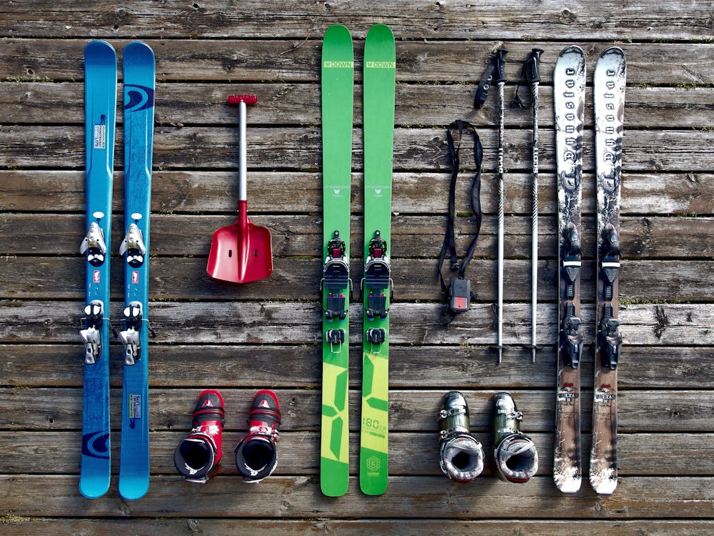 無料 スキー用具のフラットレイ 写真素材