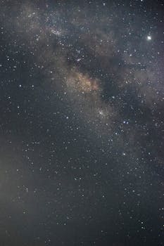 这幅星空图像以惊人的细节展现了银河系，令人惊叹