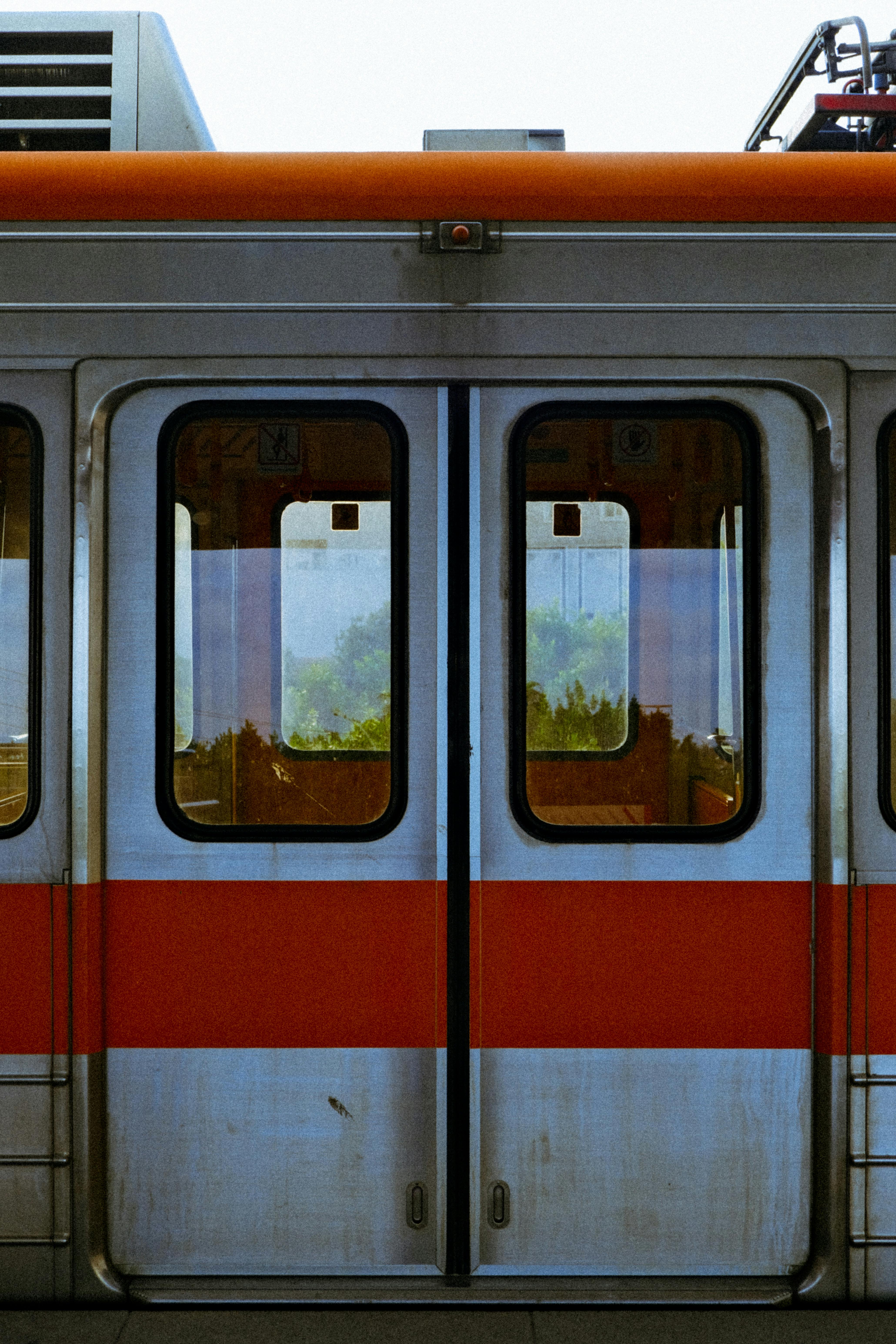 Estaciones Del Metro Línea 1: ¿Qué Sorprendentes Descubrimientos Hacer? 3 Historia Oculta: ¿Qué Secretos Guardan las Estaciones del Metro Línea 1?