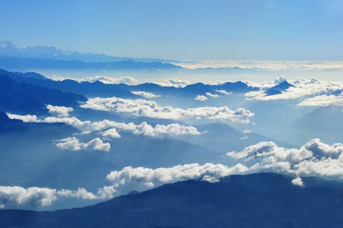 免費 風景秀麗的雲層對藍藍的天空山 圖庫相片