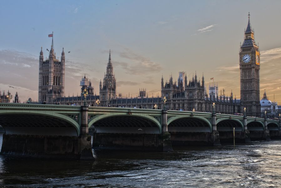 Arabic interpreter London — NRPSI registered native speakers