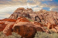 在宁静的日落中，捕捉红石峡谷令人惊叹的地质构造