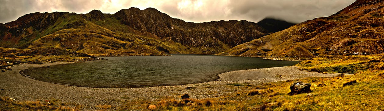 AI如何重塑2025年旅宿產業?從自動化到決策轉型的深度剖析 AI如何重塑2025年旅宿產業?從自動化到決策轉型的深度剖析