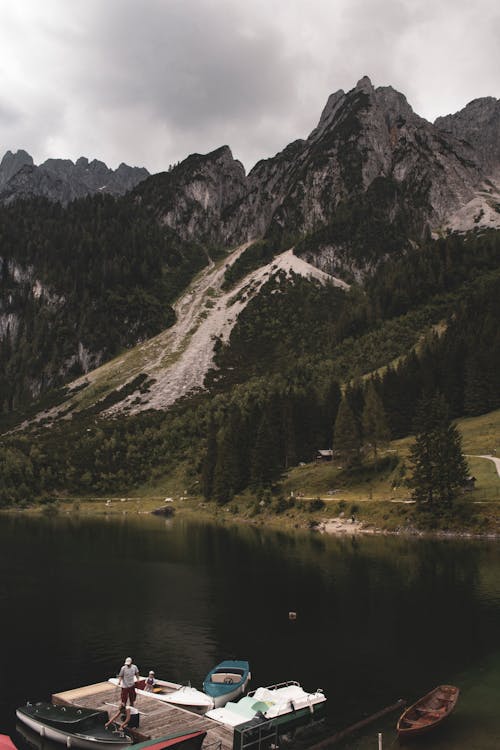 Fotobanka s bezplatnými fotkami na tému člny, hora, jazero