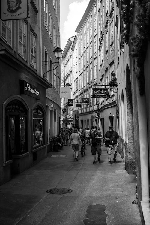 Monochrome D'une Ruelle Pendant La Journée