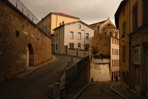 Free A narrow street with buildings on both sides Stock Photo