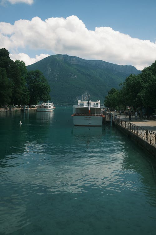 Free A boat is docked in a body of water Stock Photo