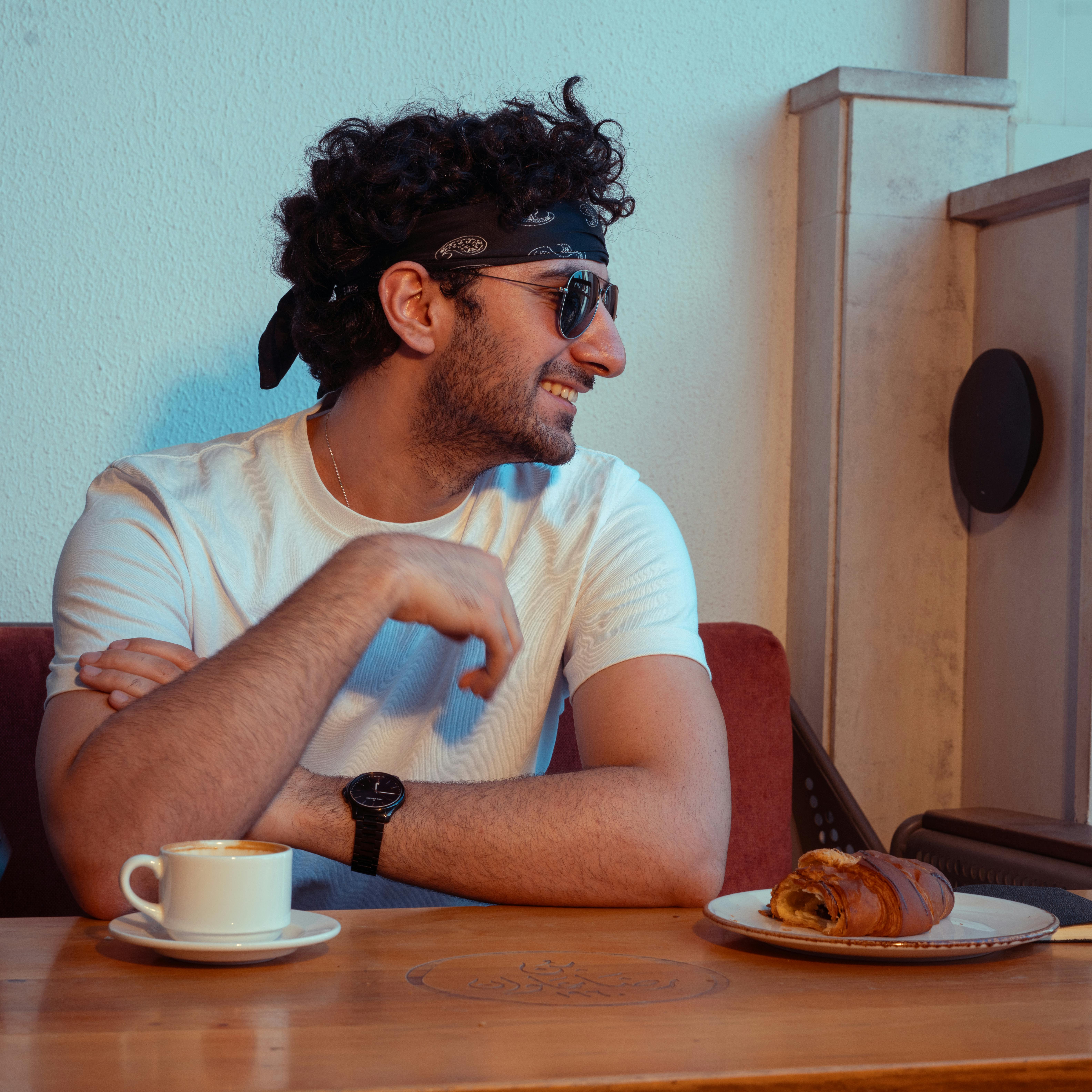 تي شيرت أزرق