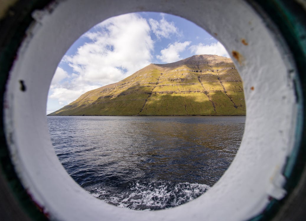 Gunung Dekat Laut