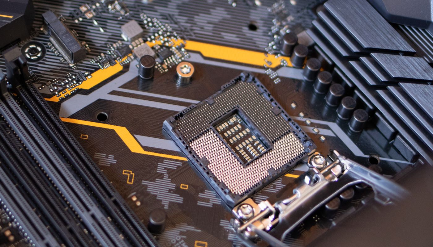 Китайські виробники ШІ-чипів усе сильніше тиснуть на NVIDIA — її частка на місцевому ринку впала приблизно до 55%