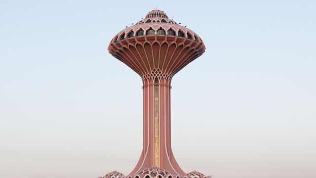 Stunning view of the Khobar Water Tower, a landmark in Dammam, Saudi Arabia. — lounges at Dammam Airport