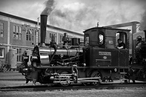 Train Sur Voie Ferrée