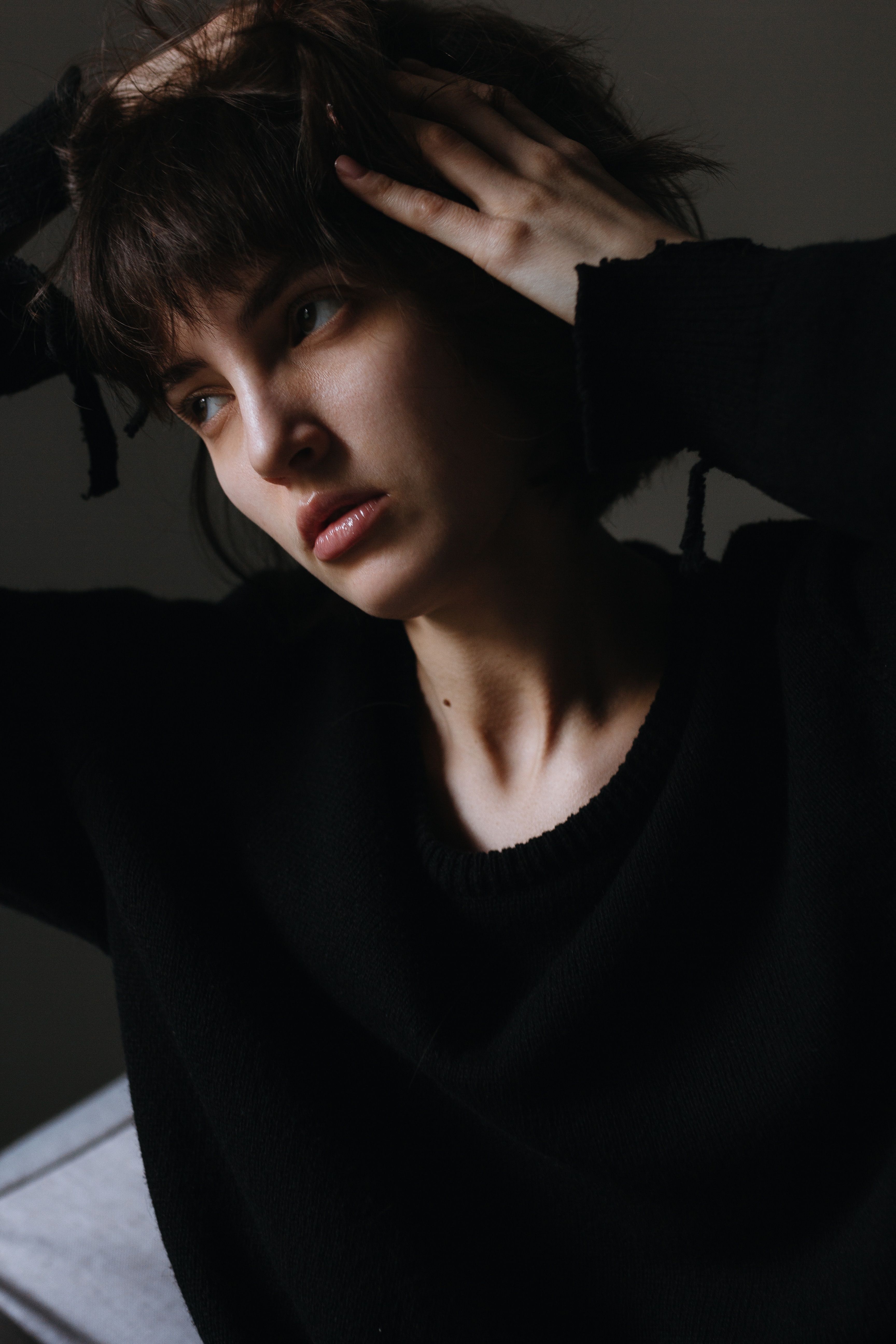 A woman with her hands on her head · Free Stock Photo