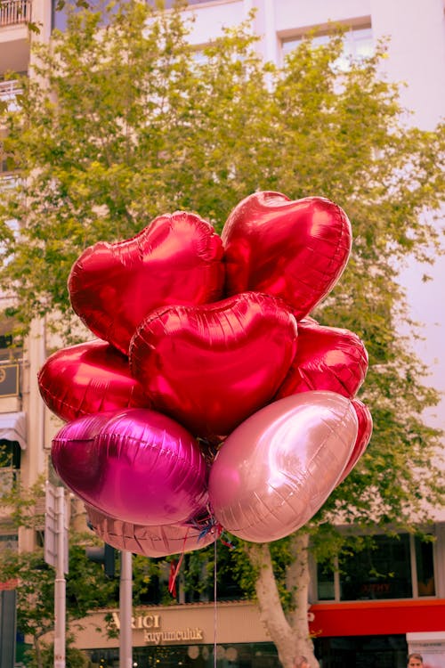 Gratis stockfoto met architectuur, backstreet, ballon