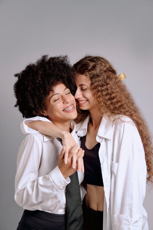 Fotos de stock gratuitas de abrazando, afro, amistad