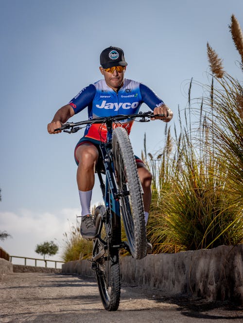 Δωρεάν στοκ φωτογραφιών με mountain bike, wheelie, αγροτικός