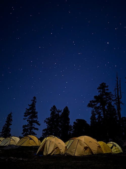 Fotos de stock gratuitas de acampar, al aire libre, anochecer