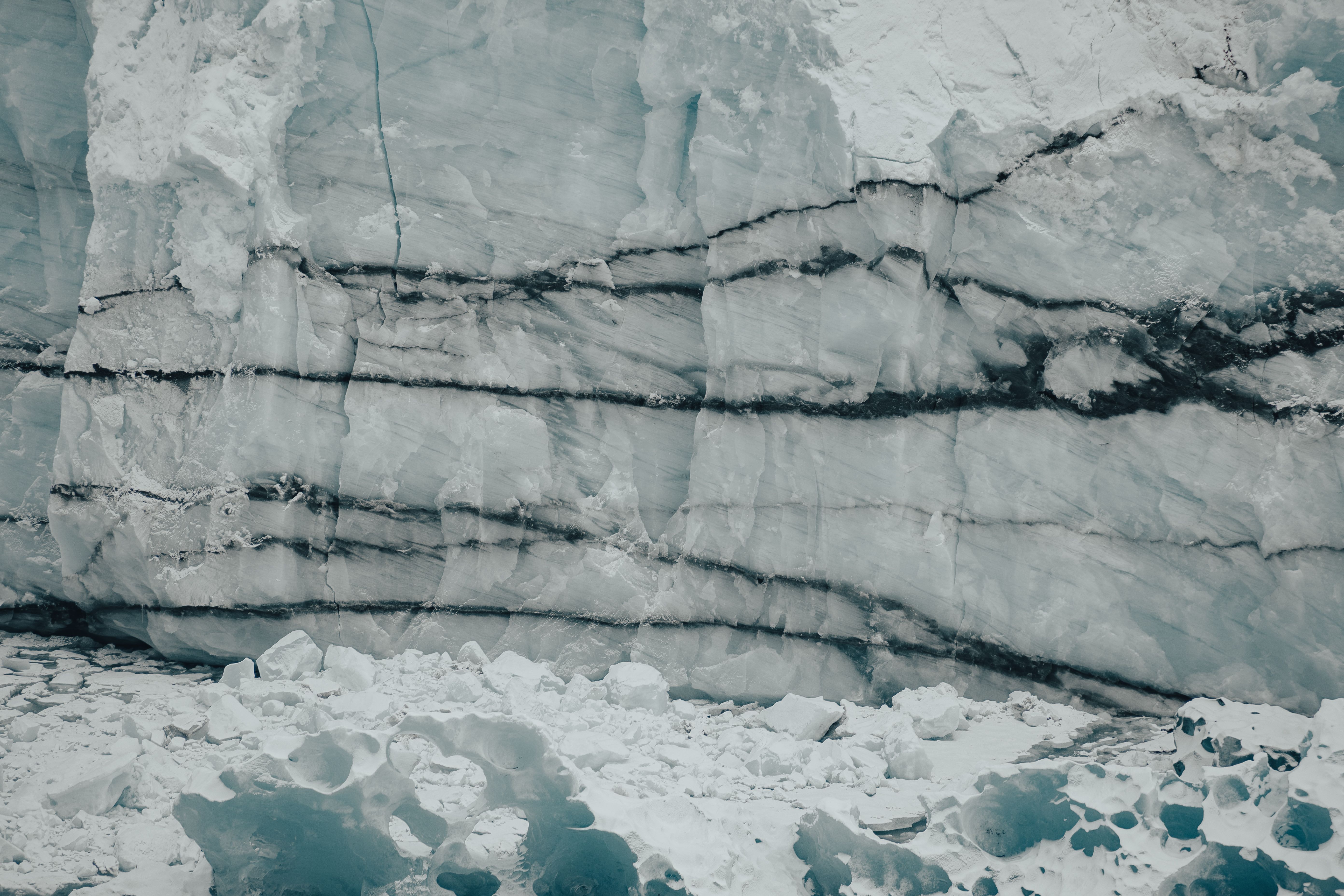 NISAR Satellite Captures Hummingbird-Like Ice Crack in Antarctica
