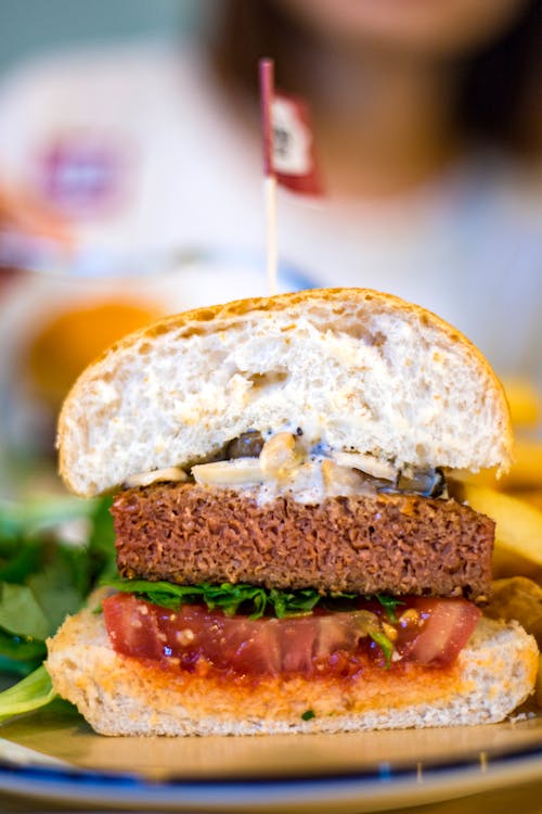 Foto En Primer Plano De La Hamburguesa En Rodajas