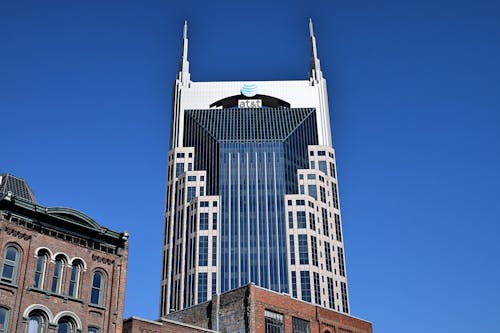 Low Angle View Of Clock Tower Contre Le Ciel