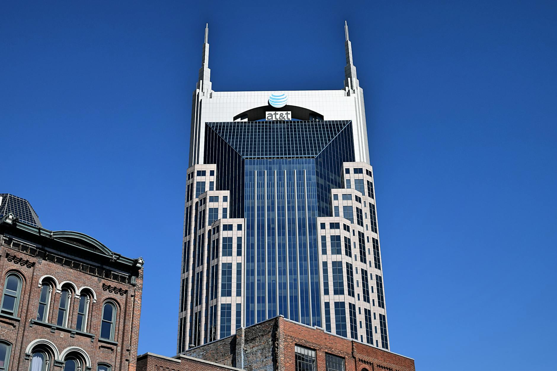 View of the AT&T building in Nashville, showcasing modern architecture under a clear blue sky.