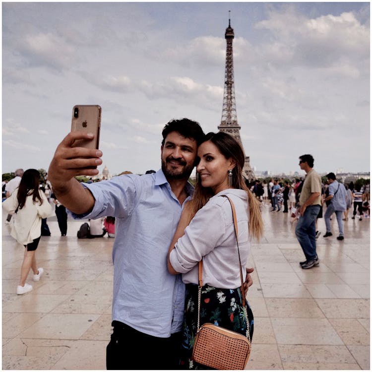 Free Photo of a Man and Woman Taking Selfie With Background of Eiffel Tower of Paris Stock Photo