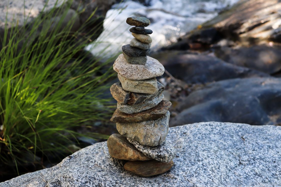 Small Balanced Stones Tower near River · Free Stock Photo