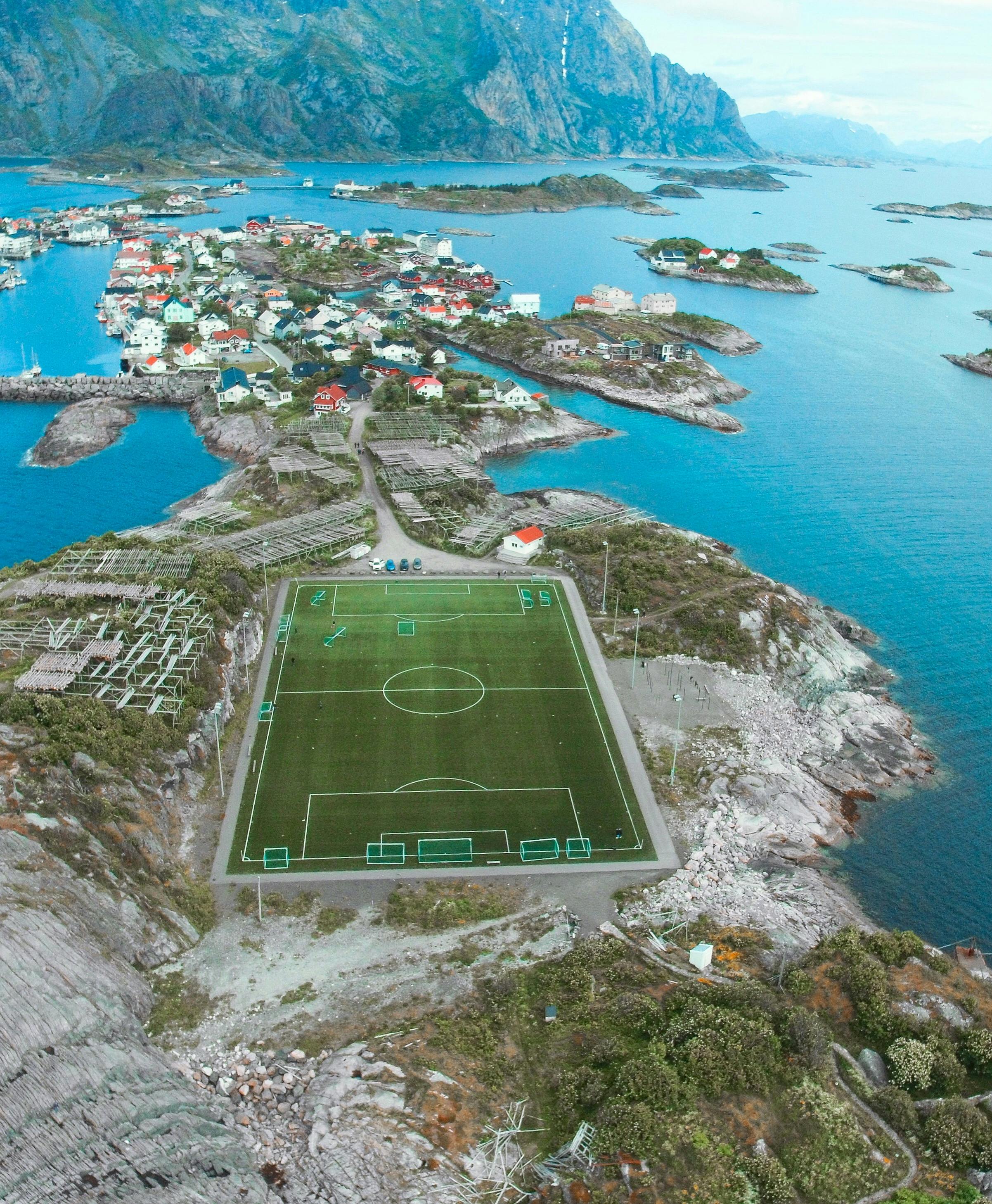 Foto de stock gratuita sobre al aire libre, campo, campo de fútbol