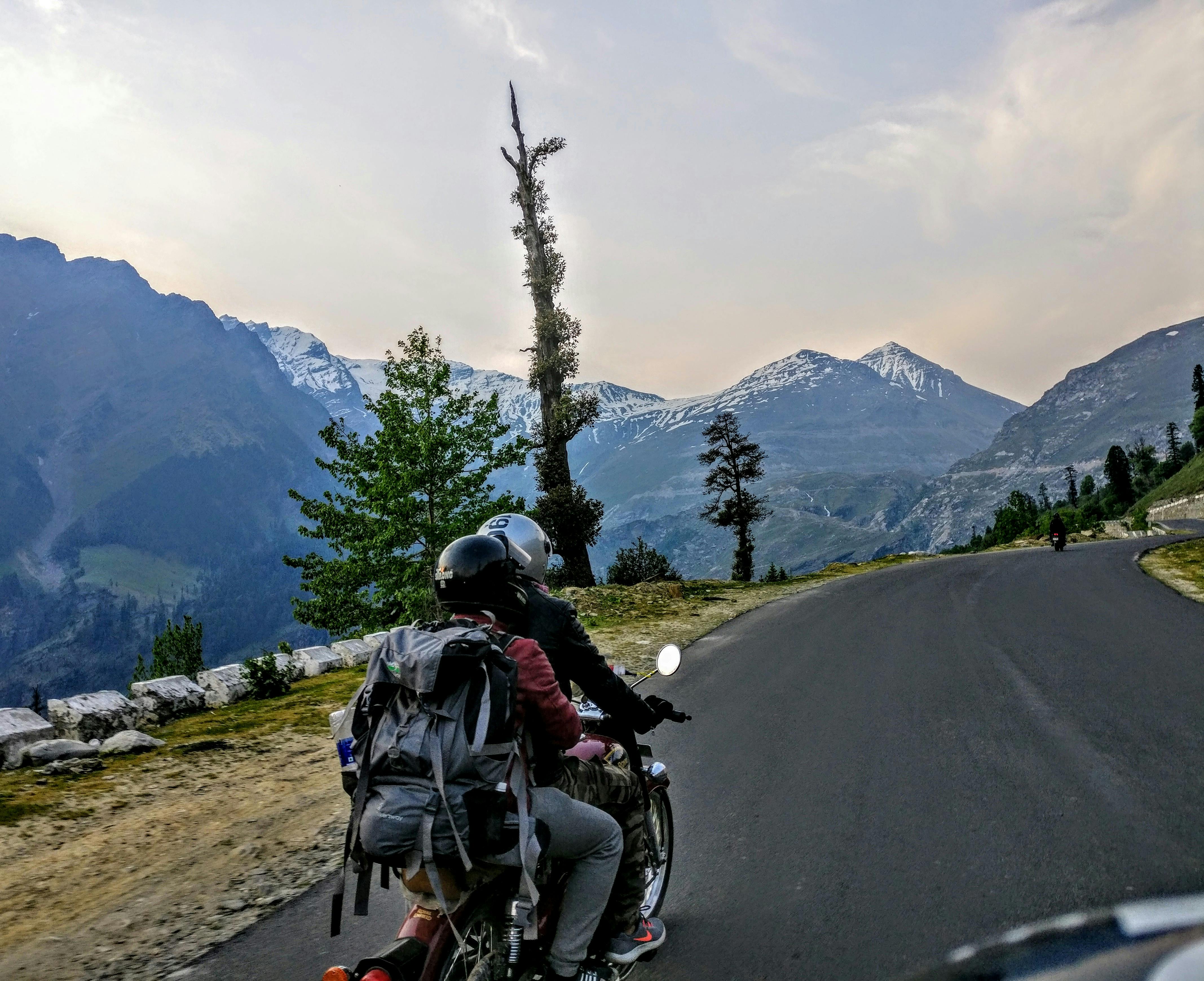 Driving at Rohtang Pass