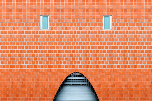 Оранжевая стена