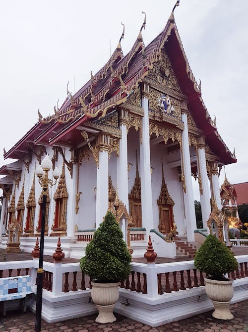 Foto Kuil Pagoda Pada Siang Hari